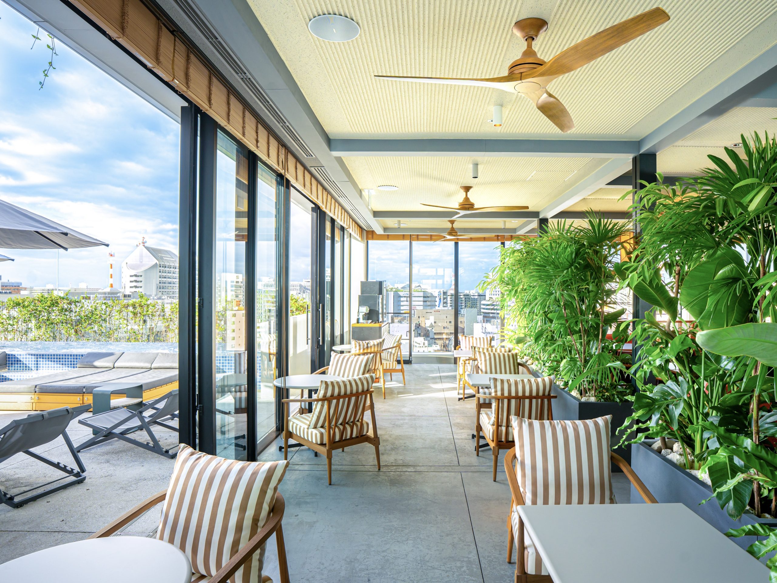 CLUB LOUNGE