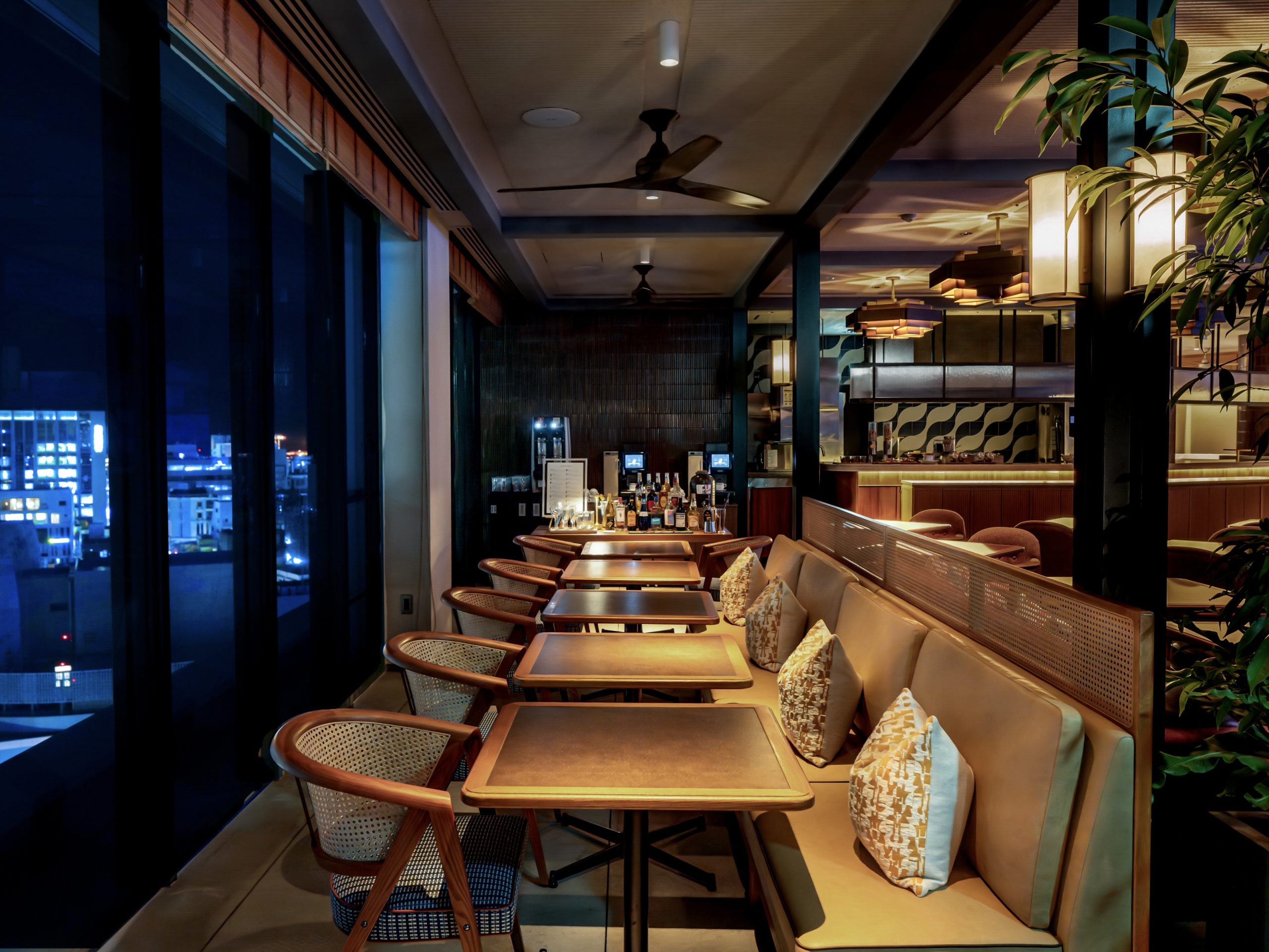 CLUB LOUNGE
